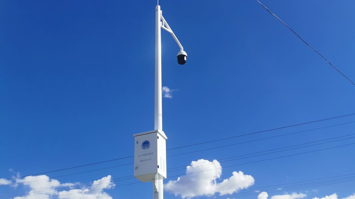 新疆监控杆在道路交通中的作用